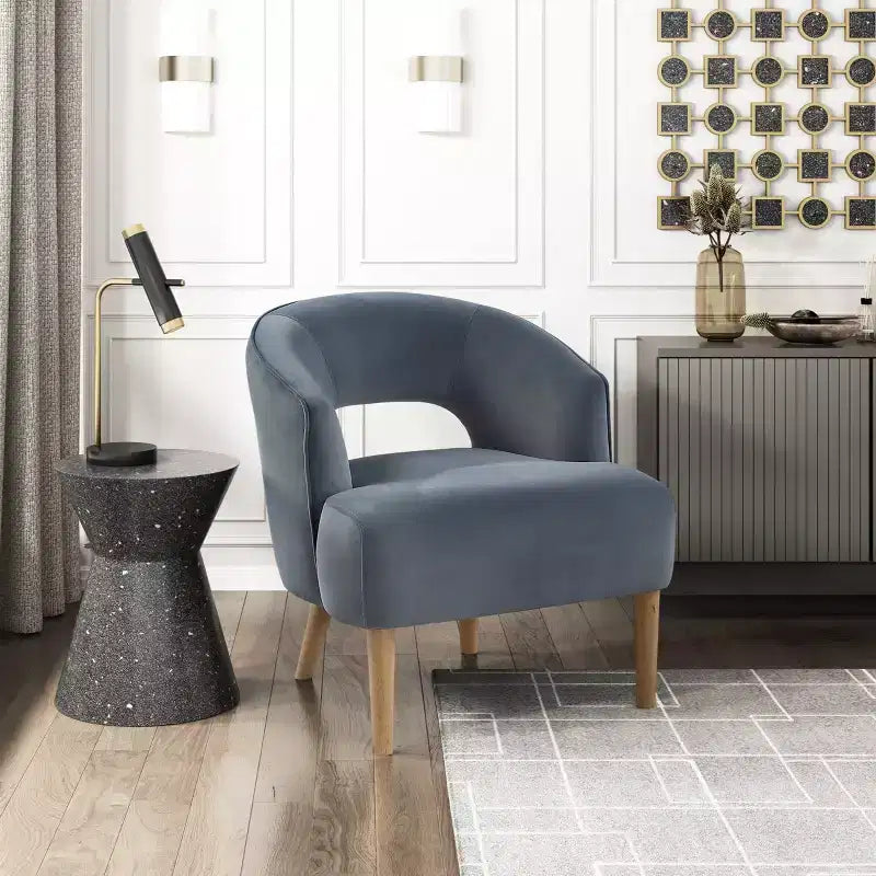 Poltrona moderna a botte rivestita in velluto | Struttura in legno | Capacità 136 kg
