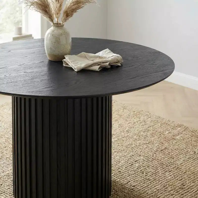Tavolo da pranzo rotondo da 118 cm | Mid-Century Modern | MDF | Base a piedistallo | Posti 4 | Nero