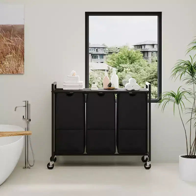Portabiancheria con Ruote e Sacchi Rimovibili, Carrello Portabiancheria a 3 Scomparti con Ripiano per Camera da Letto Bagno Dormitorio, Cesto Portabiancheria Salvaspazio
