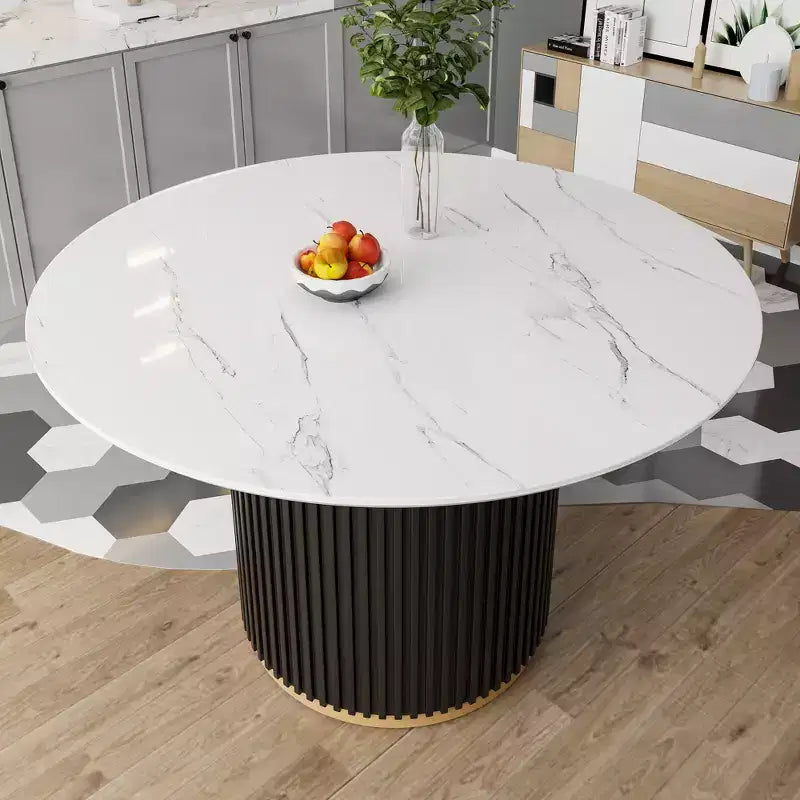 Tavolo da pranzo moderno rotondo da 46 pollici in finto marmo | Base scanalata in metallo nero | Posti a sedere per 4-6 persone