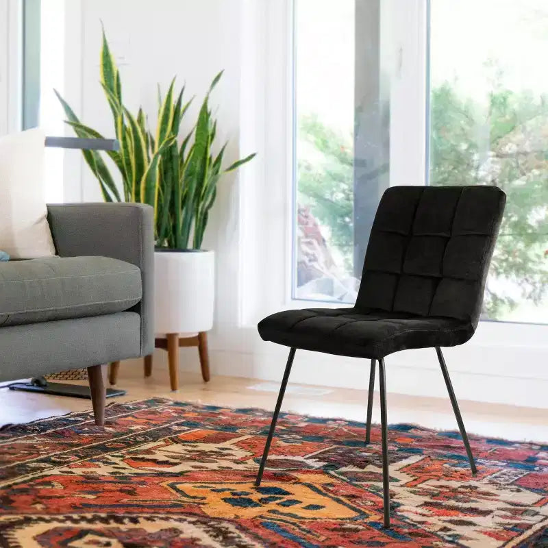 Set di 2 sedie d'accento in velluto trapuntato | Gambe in metallo nero | Senza braccioli | Design con cuciture quadrate